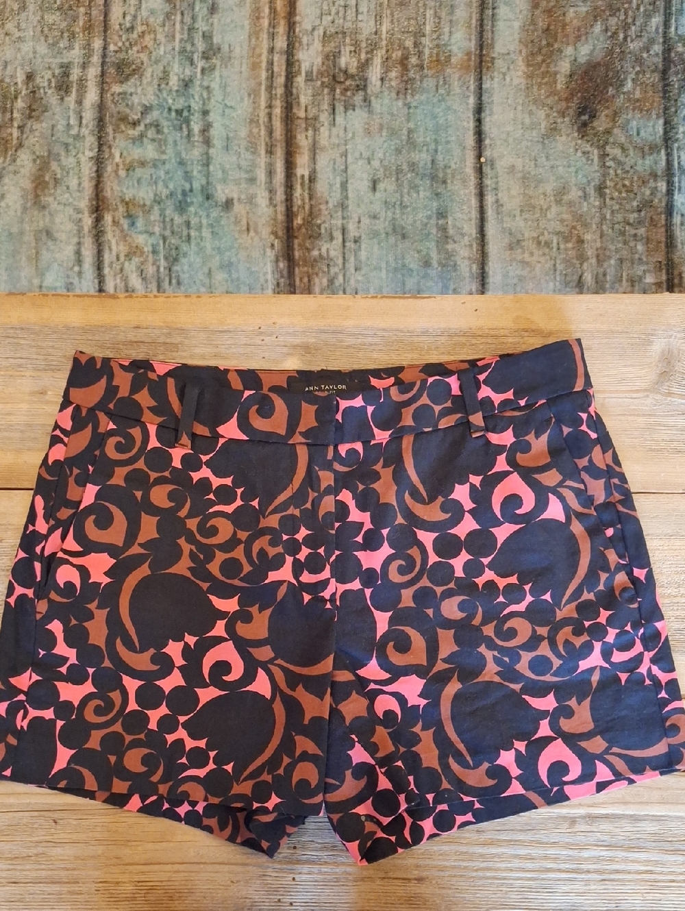 Ann Taylor Black and Pink Scroll-Print Shorts. Size 2